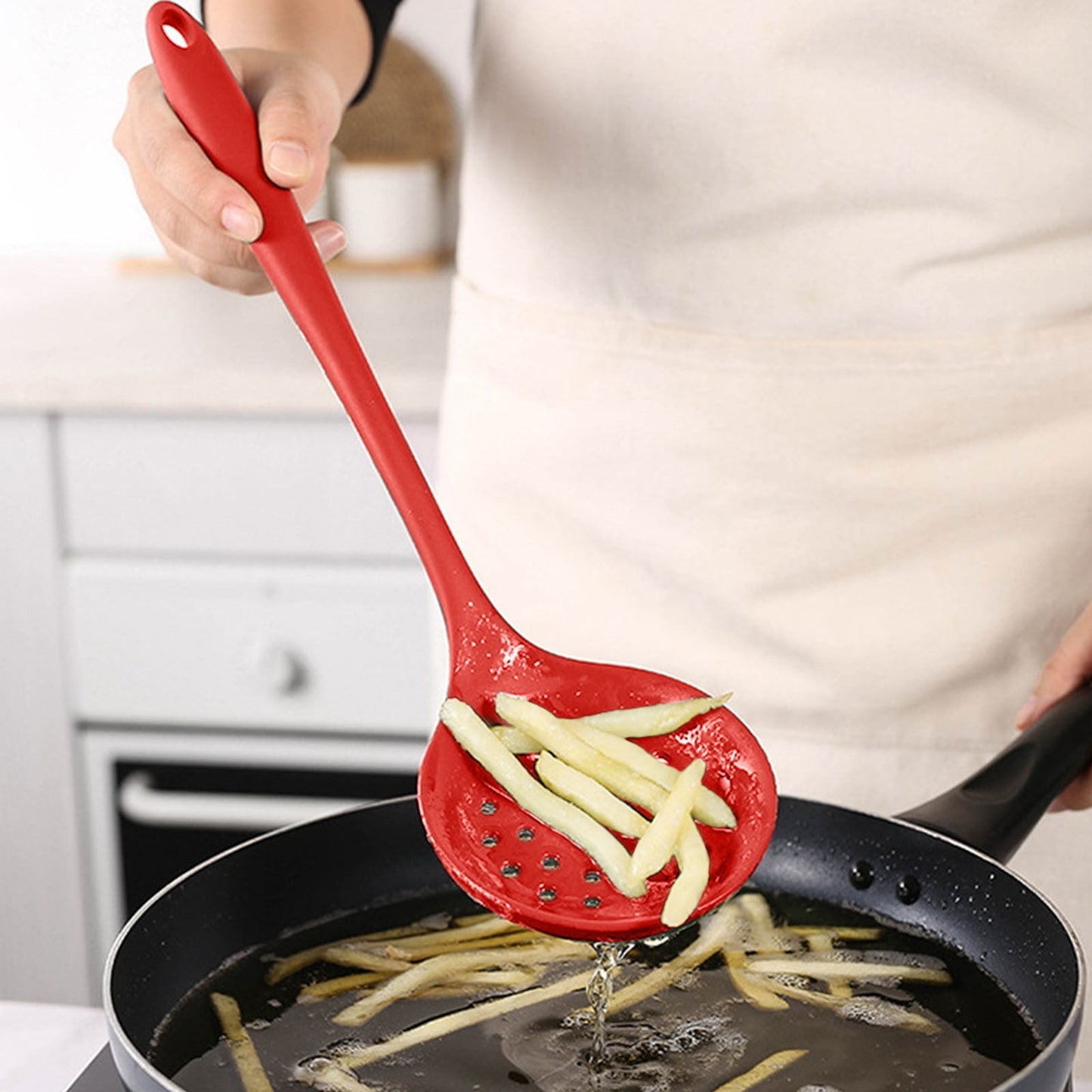Silicone Skimmer Spoon Skimmer Spoon with Slotted Design, Long Handle Kitchen Strainer Ladle, Cooking Utensil for Frying Boiling, Non-Stick Cookware Safe Kitchen Tool
