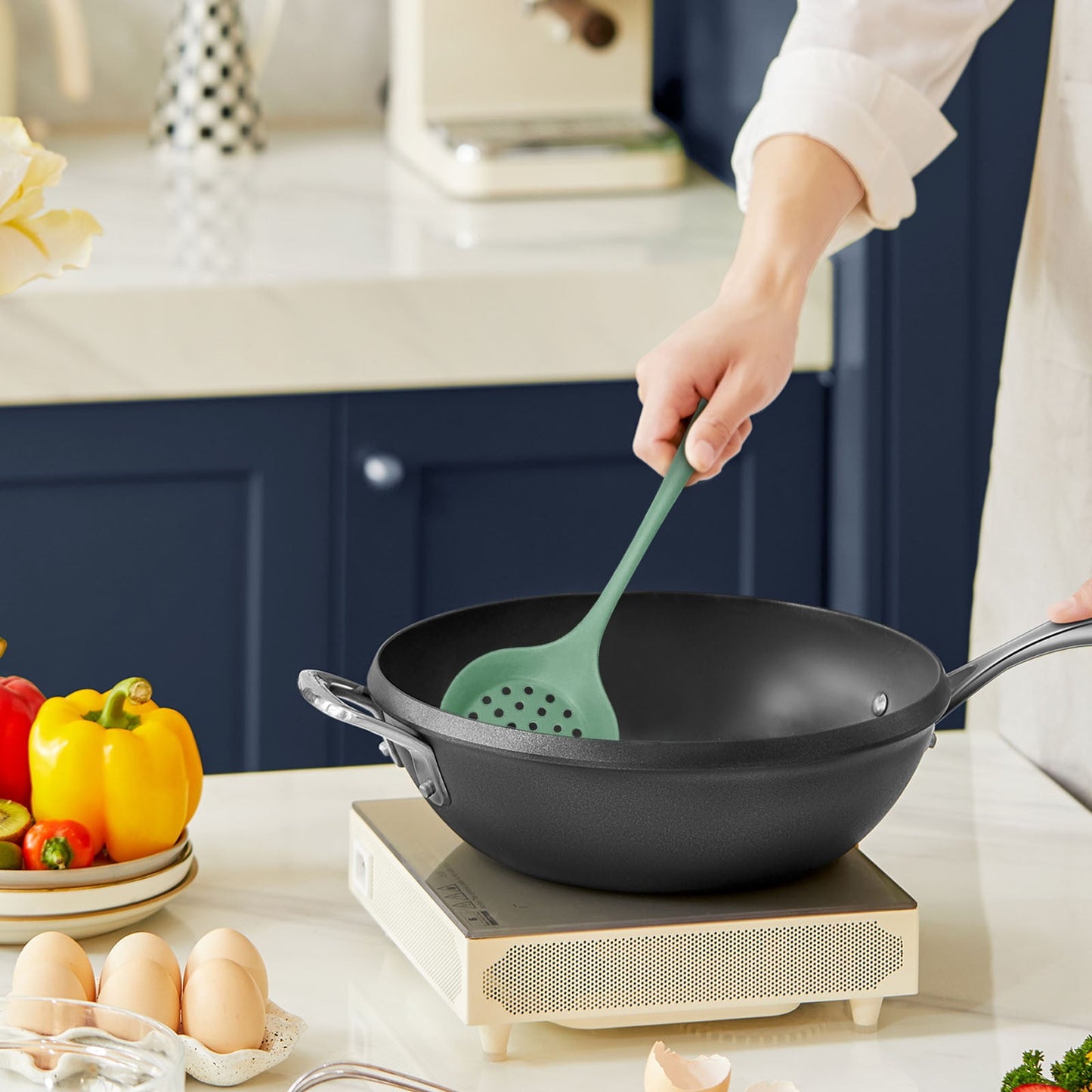 Silicone Skimmer Spoon Skimmer Spoon with Slotted Design, Long Handle Kitchen Strainer Ladle, Cooking Utensil for Frying Boiling, Non-Stick Cookware Safe Kitchen Tool