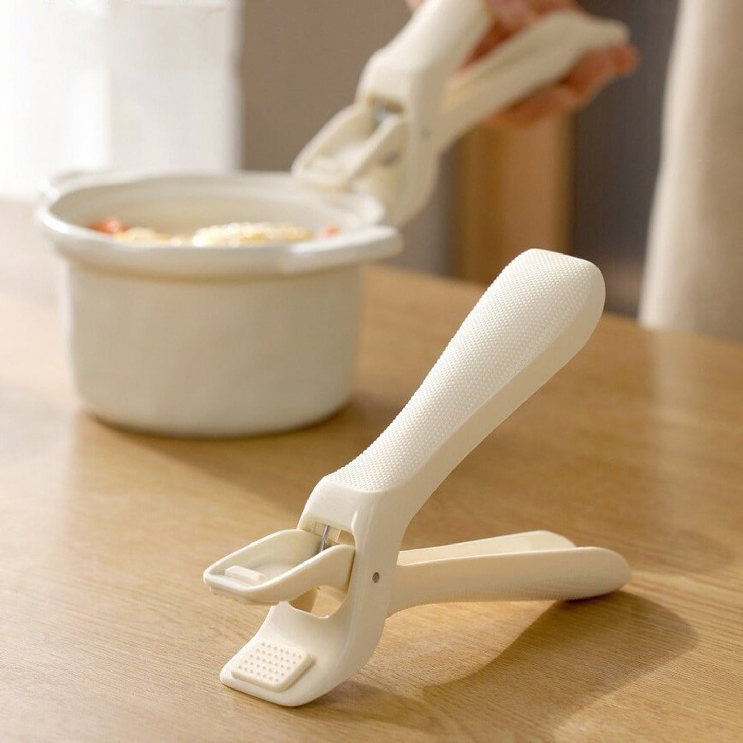 Anti-scald Clip Heat Resistant Bowl Clamp Multi-Angle Grip Oven Safe Ergonomic Kitchen Clip Lifter for Plates Pans Dishes