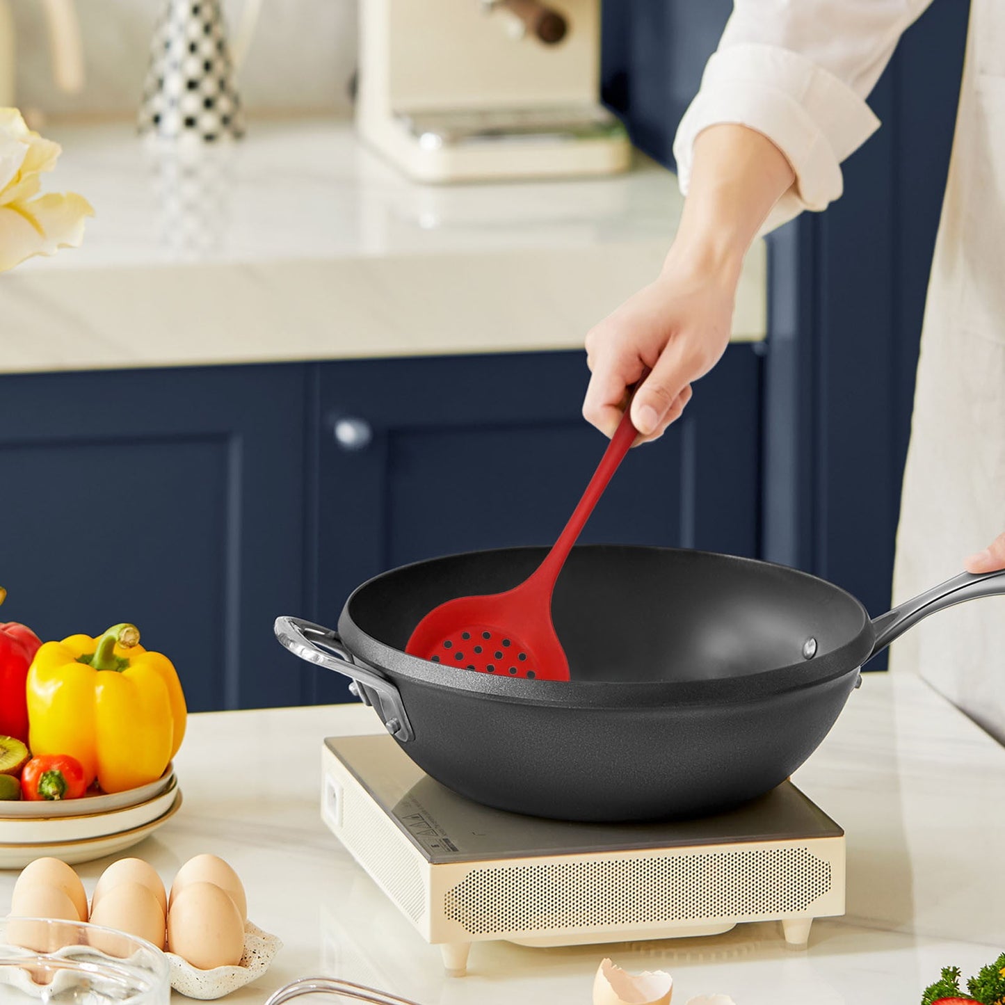 Silicone Skimmer Spoon Skimmer Spoon with Slotted Design, Long Handle Kitchen Strainer Ladle, Cooking Utensil for Frying Boiling, Non-Stick Cookware Safe Kitchen Tool