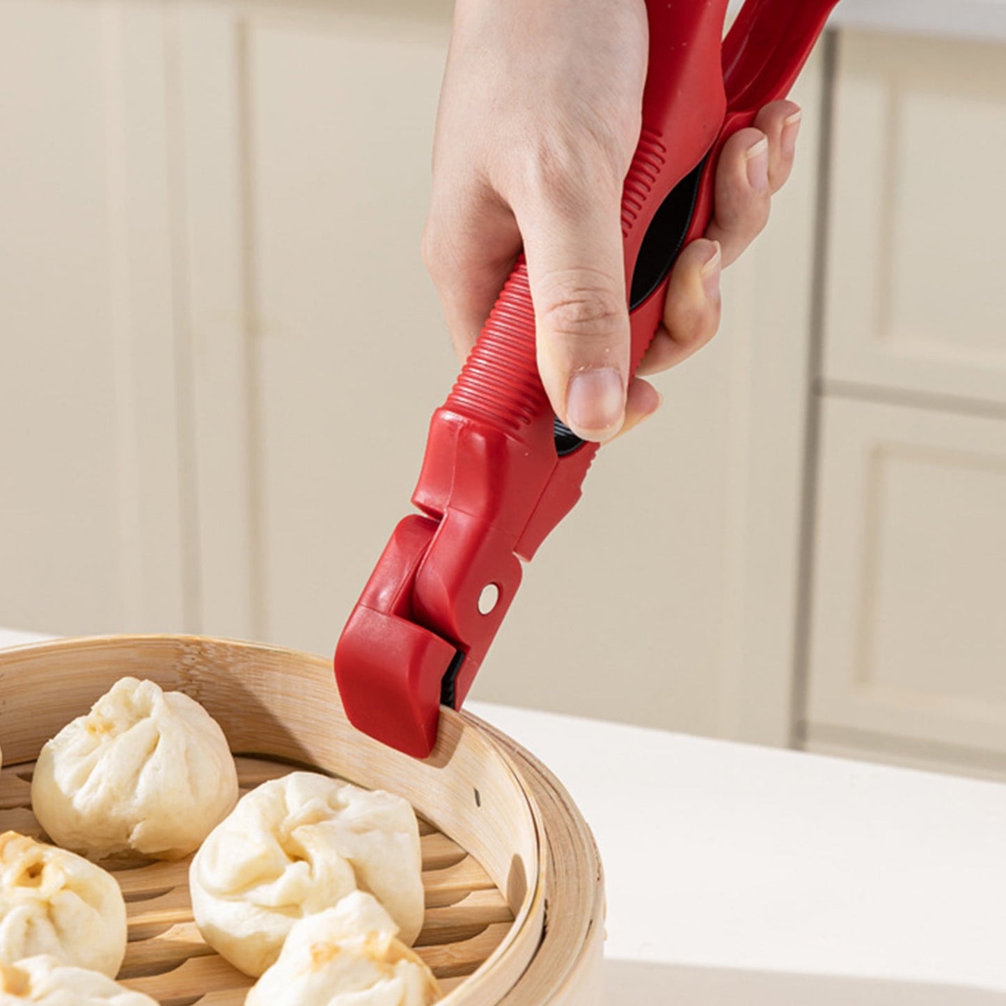Silicone Bowl Clip &amp; Plate Lifter Tool, Heat Resistant Non Slip Grip, Kitchen Utensil for Lifting Hot Dishes, Secure Hold for Bowls &amp; Plates, Household Serving &amp; Cooking Aid