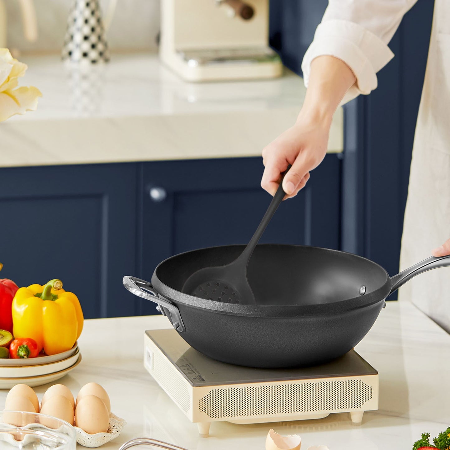 Silicone Skimmer Spoon Skimmer Spoon with Slotted Design, Long Handle Kitchen Strainer Ladle, Cooking Utensil for Frying Boiling, Non-Stick Cookware Safe Kitchen Tool